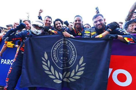Oracle Red Bull Racing win F1 constructors' title.
